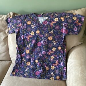 Scrub top size medium
